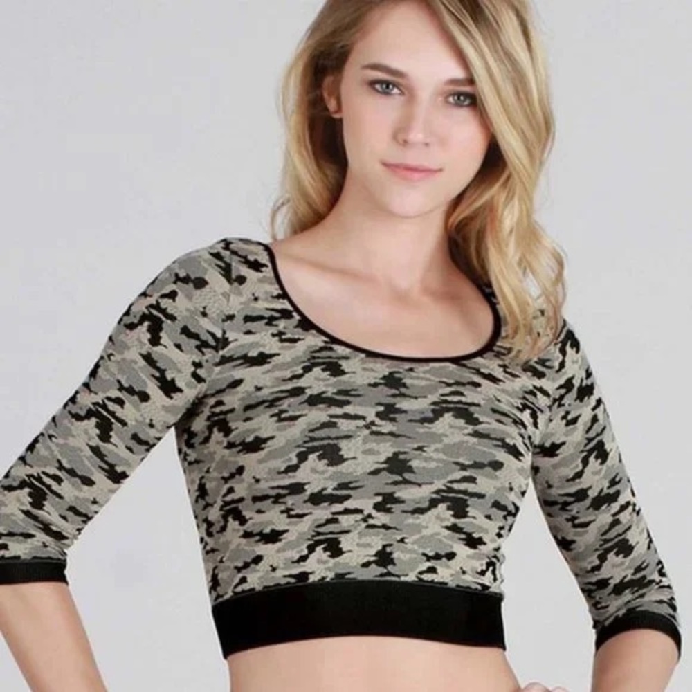 Nikibiki Camo Print with 3/4 Sleeve Stretchy Crop Top